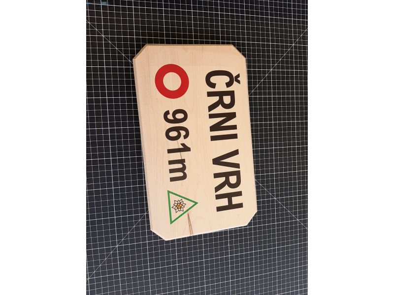 OZNAČEVALNA LESENA TABLICA Z BARVNIM TISKOM