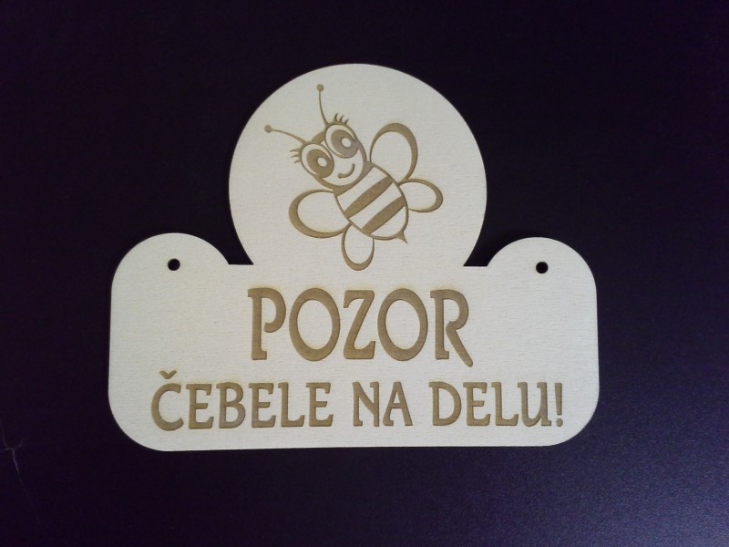 Lesena tabla pozor čebele